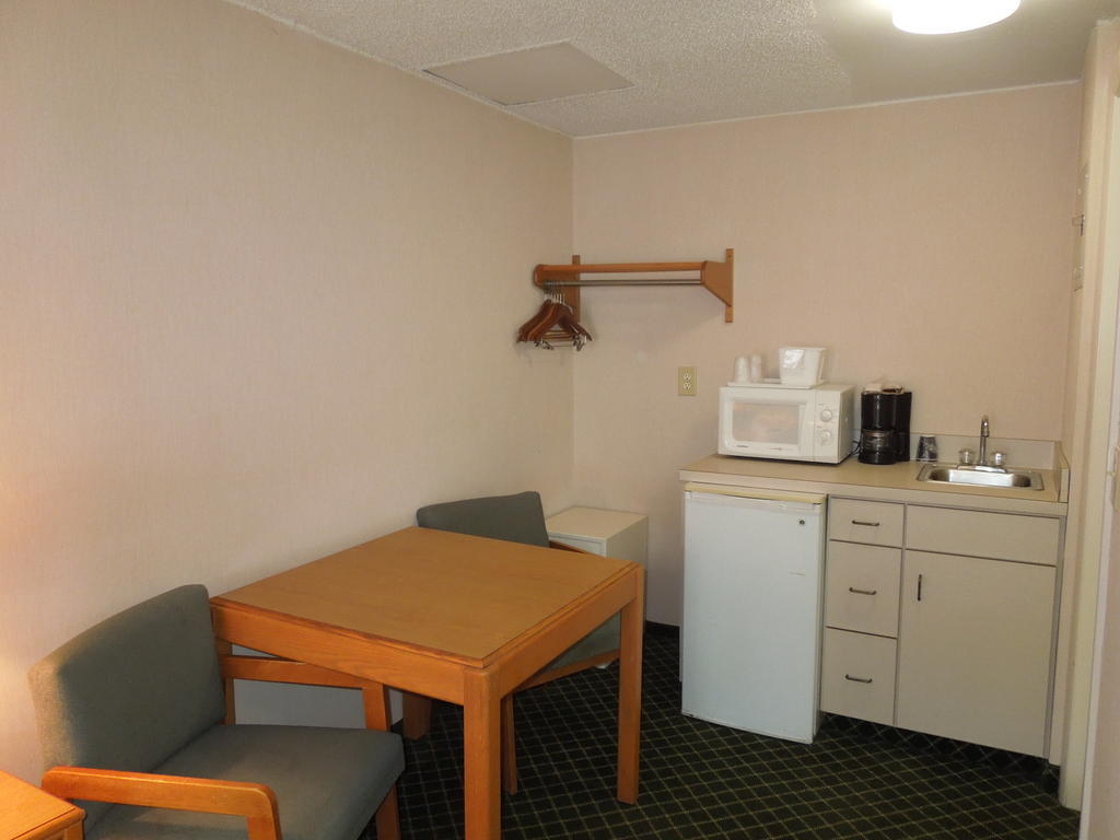 Knights Inn Elyria Oda fotoğraf