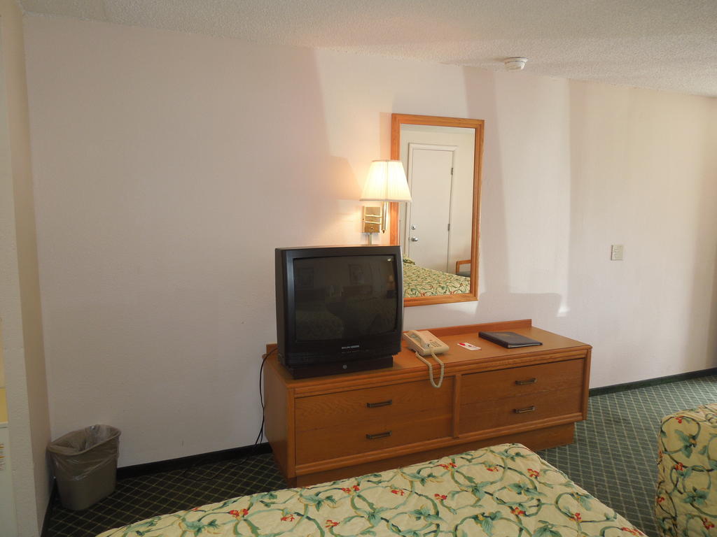 Knights Inn Elyria Oda fotoğraf